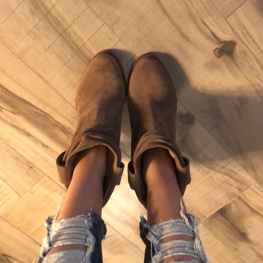 Slouch style ankle boot